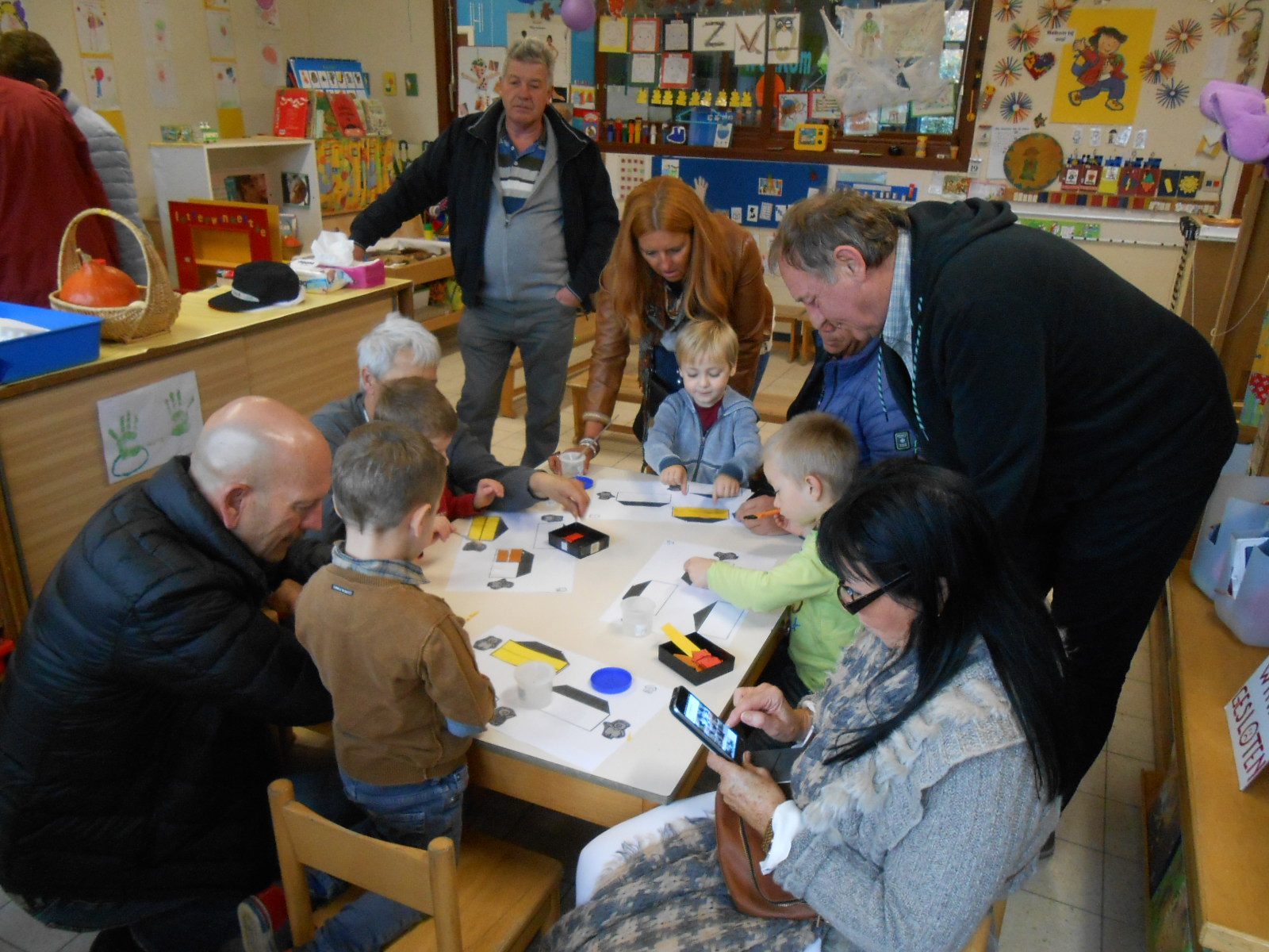 grootouders op bezoek in de klas van juf Claire